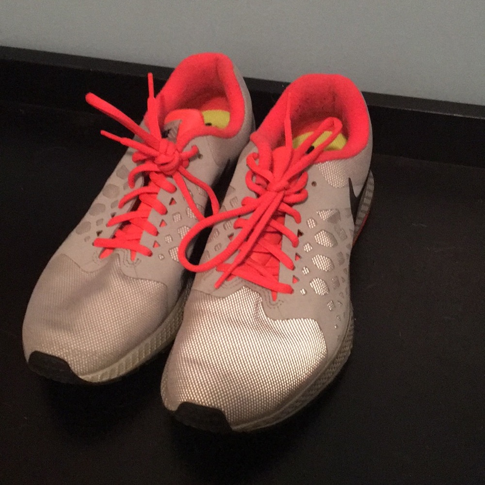 Women’s Nike sneaker